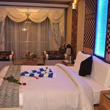 Astoria Residency Hotel Ooty Buitenkant foto