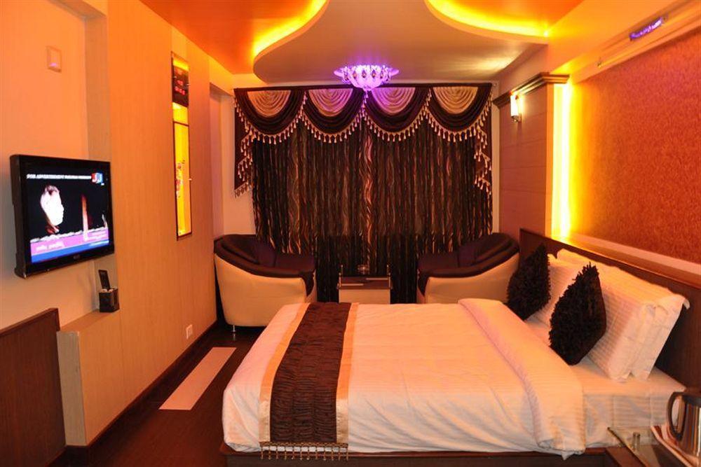 Astoria Residency Hotel Ooty Buitenkant foto