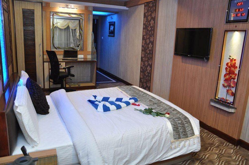 Astoria Residency Hotel Ooty Buitenkant foto