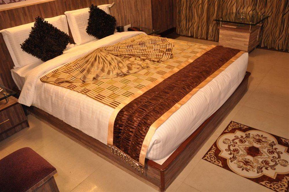 Astoria Residency Hotel Ooty Buitenkant foto
