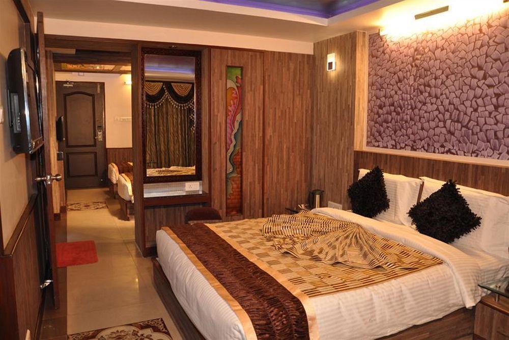 Astoria Residency Hotel Ooty Buitenkant foto
