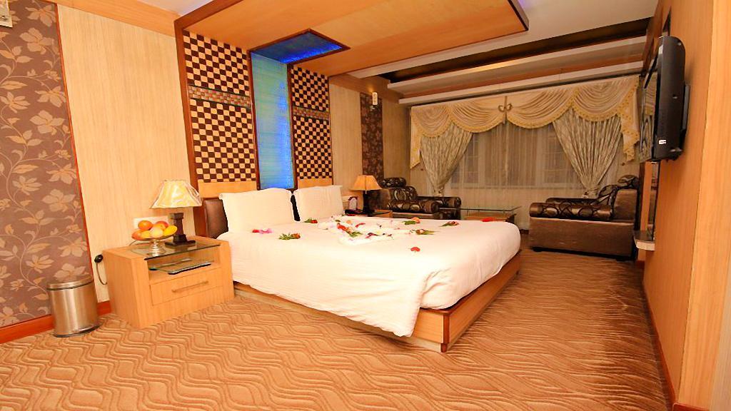 Astoria Residency Hotel Ooty Buitenkant foto