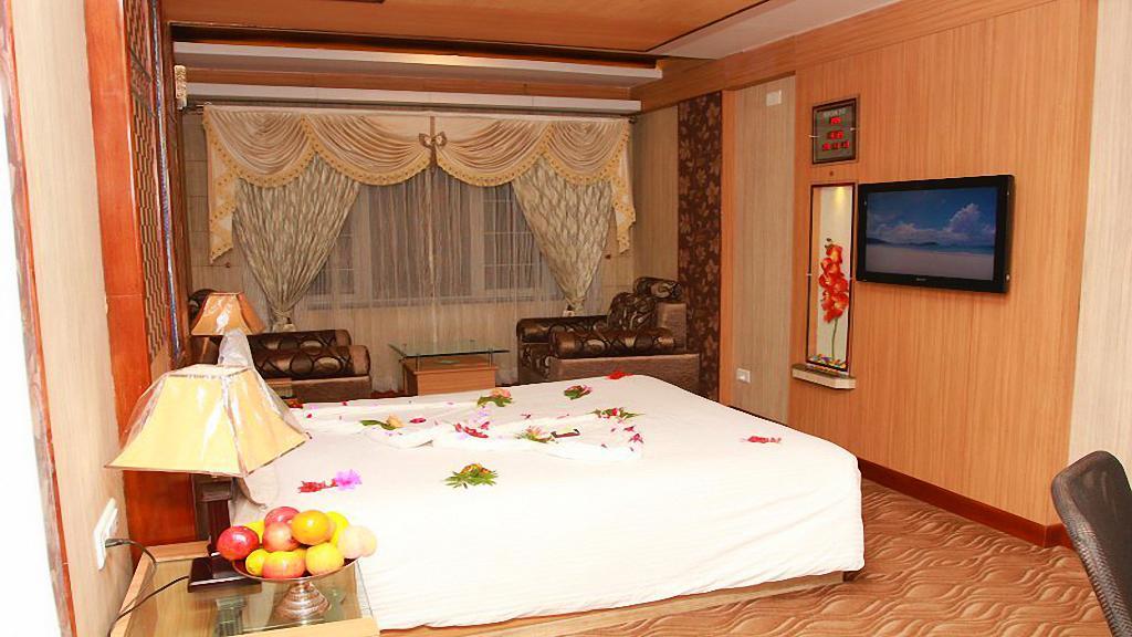 Astoria Residency Hotel Ooty Buitenkant foto