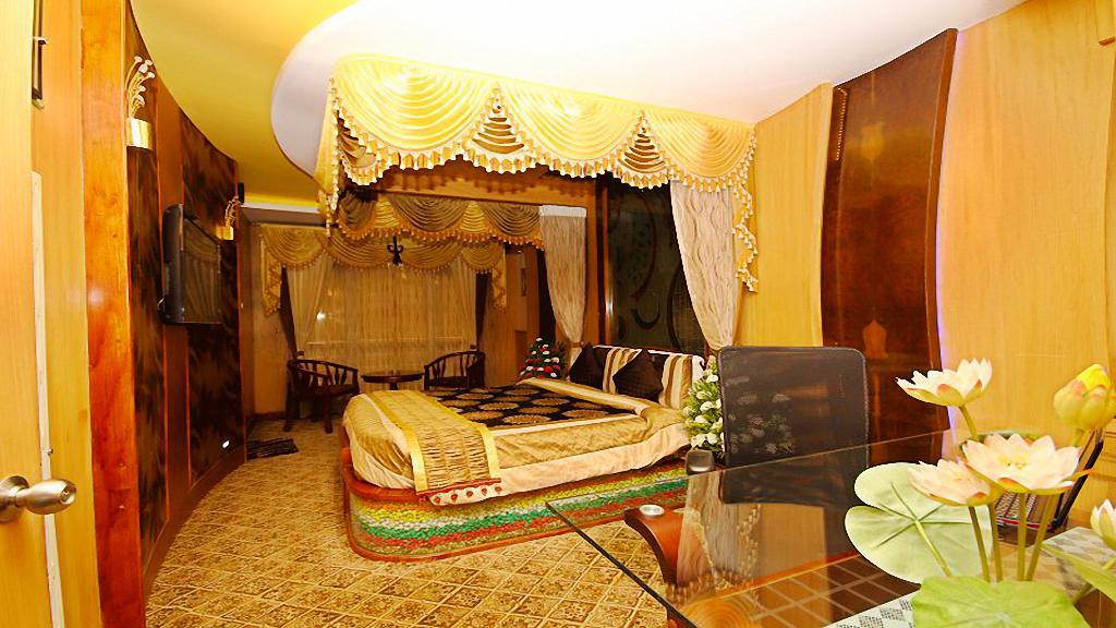 Astoria Residency Hotel Ooty Buitenkant foto