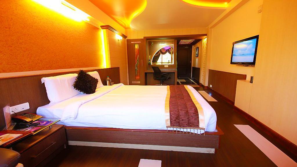 Astoria Residency Hotel Ooty Buitenkant foto